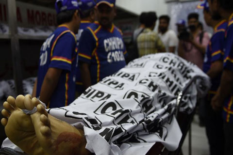 মর্গে নেওয়া হচ্ছে পাকিস্তানের ‘সাংস্কৃতিক দূত’ আমজাদ সাবরির মরদেহ মর্গে নেওয়া হচ্ছে পাকিস্তানের ‘সাংস্কৃতিক দূত’ আমজাদ সাবরির মরদেহ