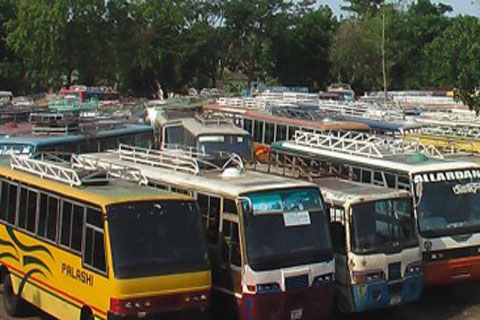 ‘স্বার্থান্ধ’ বাস ধর্মঘট: নাটোর-রাজশাহী রুটে যাত্রী ভোগান্তি চরমে