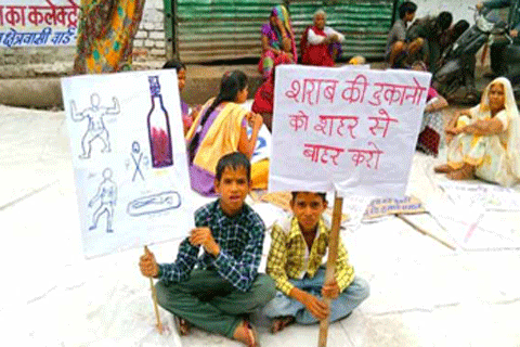 মদের দোকান বন্ধ কর নইলে সবাই মুসলমান হয়ে যাবো!
