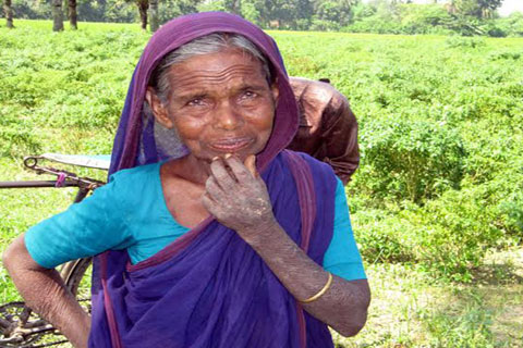 এমন মা বুঝি কেবল বাংলাদেশেই জন্মে!