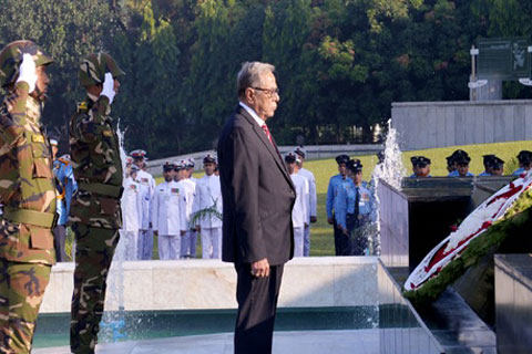 গৌরব-আবেগের সশস্ত্রবাহিনী দিবস: রাষ্ট্রপতি-প্রধানমন্ত্রীর শ্রদ্ধা
