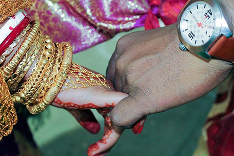 ফুলশয্যায় বর বুঝলেন নববধূ অন্তঃসত্ত্বা! তারপর...