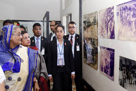 কম্বোডিয়ার শহীদদের প্রতি প্রধানমন্ত্রীর শ্রদ্ধা নিবেদন