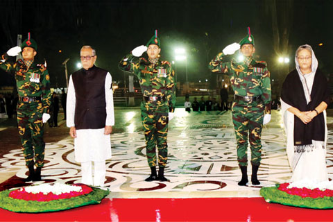 ভাষাশহীদদের প্রতি ফুলেল শ্রদ্ধা