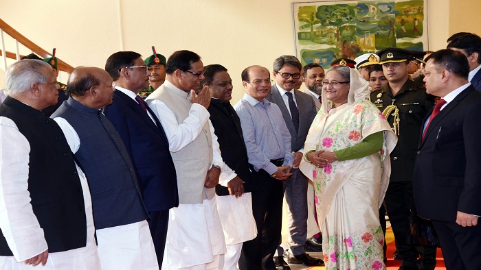 সৌদি আরবের উদ্দেশ্যে ঢাকা ত্যাগের প্রাক্কালে প্রধানমন্ত্রী শেখ হাসিনা সৌদি আরবের উদ্দেশ্যে ঢাকা ত্যাগের প্রাক্কালে প্রধানমন্ত্রী শেখ হাসিনা
