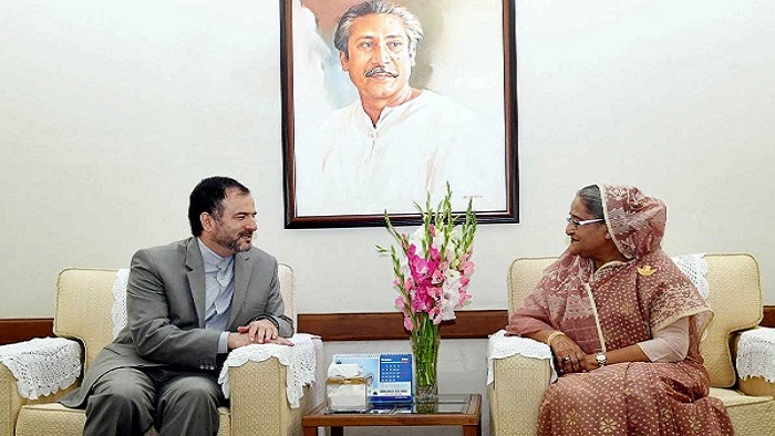 ইরানের রাষ্ট্রদূত ড. আব্বাস ভায়েজি প্রধানমন্ত্রী শেখ হাসিনার সাথে গণভবনে বিদায়ী সাক্ষাৎ
