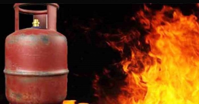 সিগারেটের ফুলকি থেকে গ্যাস সিলিন্ডার বিস্ফোরণ, দগ্ধ ৪