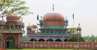 ৮৬ বছর ধরে চলছে কোরআন তেলাওয়াত যে মসজিদে 