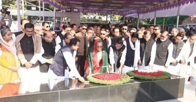 বঙ্গবন্ধুর প্রতিকৃতিতে প্রধানমন্ত্রী শেখ হাসিনার শ্রদ্ধা
