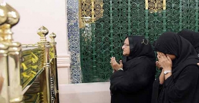 মহানবীর রওজায় প্রধানমন্ত্রী