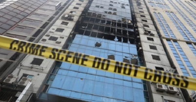 এফ আর টাওয়ার কিছুটা হেলে পড়েছে