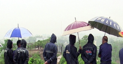 বৃষ্টিতে পাহাড়ে আতঙ্ক, সতর্কতায় মাইকিং