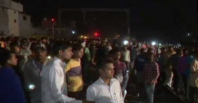 ভারতে ট্রেন দুর্ঘটনায় নিহত অন্তত ৫০  