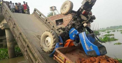 ব্রিজ ভেঙে ট্রাক খাদে, চালক নিহত