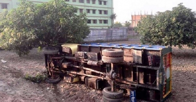 রাজশাহীতে সড়ক দুর্ঘটনায় পুলিশ কর্মকর্তাসহ নিহত ৩