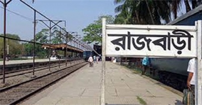 ট্রেনের ধাক্কায় আলম সাধুর তিন যাত্রী নিহত