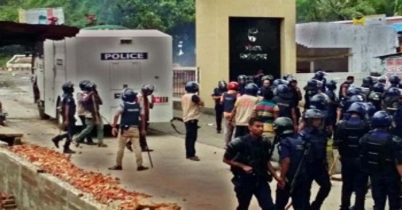 চবিতে পুলিশ-ছাত্রলীগ সংঘর্ষ