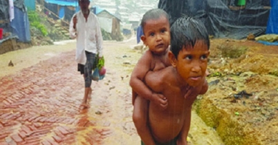 বর্ষণে রোহিঙ্গাদের দুর্ভোগ