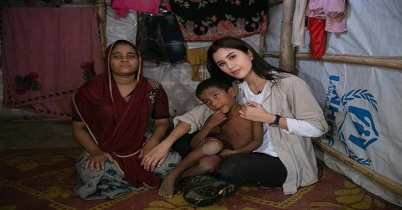 রোহিঙ্গা ক্যাম্প পরিদর্শন করলেন জোলি