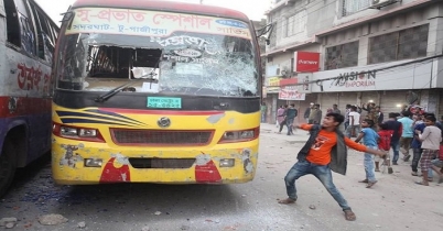 মালিবাগে বাসচাপায় দুই পোশাককর্মী নিহত, বিক্ষোভ ভাঙচুর