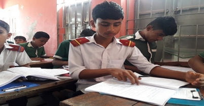 বাড়িতে বাবার লাশ, ছেলে পরীক্ষার হলে