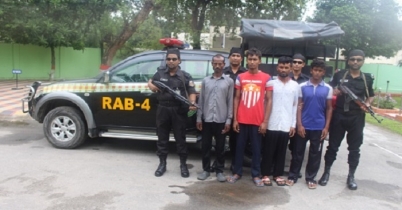 পুলিশ সেজে-যাত্রীবেশে গাড়ি অপহরণ করত এরা পুলিশ সেজে-যাত্রীবেশে গাড়ি অপহরণ করত এরা