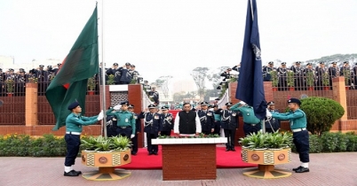 শহীদ পুলিশদের প্রতি স্বরাষ্ট্রমন্ত্রী-আইজিপির শ্রদ্ধা