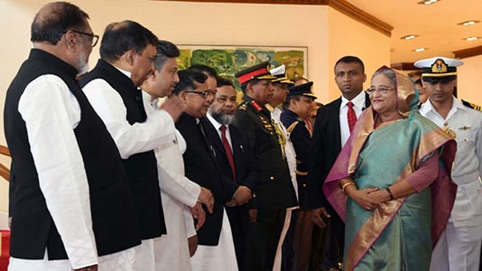 মন্ত্রিপরিষদের সদস্য এবং ঊর্ধ্বতন সামরিক ও বেসামরিক কর্মকর্তারা বিমানবন্দরে প্রধানমন্ত্রীকে বিদায় জানান— বাসস মন্ত্রিপরিষদের সদস্য এবং ঊর্ধ্বতন সামরিক ও বেসামরিক কর্মকর্তারা বিমানবন্দরে প্রধানমন্ত্রীকে বিদায় জানান— বাসস