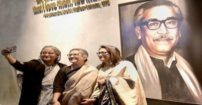 প্রধানমন্ত্রী’র সেলফি