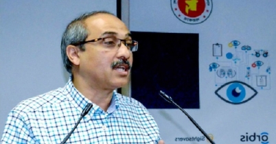 চাকরির মেয়াদ শেষেও স্বপদে বহাল তিনি