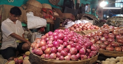 রেকর্ডের খাতায় পেঁয়াজের দাম!