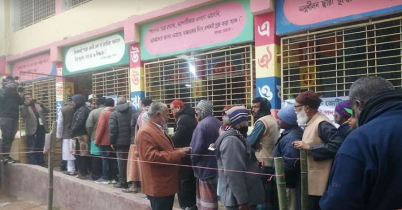 রসিক নির্বাচনে ভোটগ্রহণ চলছে ইভিএমে