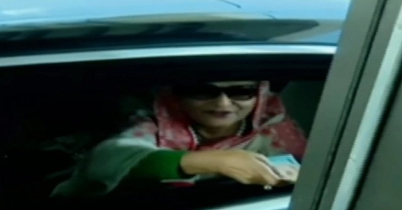 টোল দিয়ে পদ্মা সেতুতে উঠলেন প্রধানমন্ত্রী