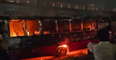 রামপুরায় বাসে আগুন